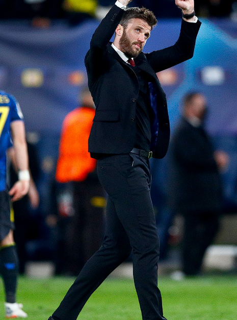 曼联对阵富勒姆前夕:卡里克面临的转正挑战与战术剖析